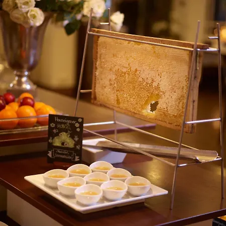 Mondial Am Kurfuerstendamm